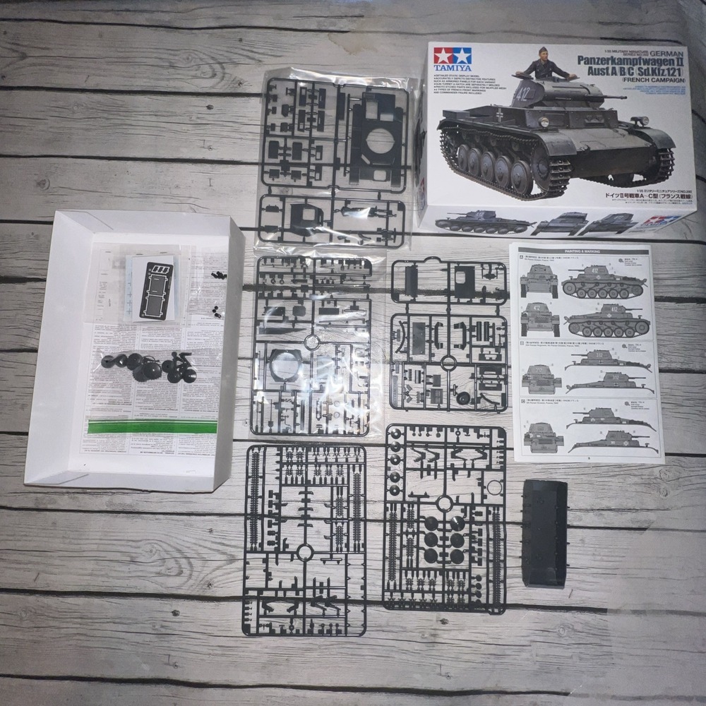 Tamiya 35292 1/35 Military Model Kit WWII German Light Tank Panzer II Ausf.A/B/C
